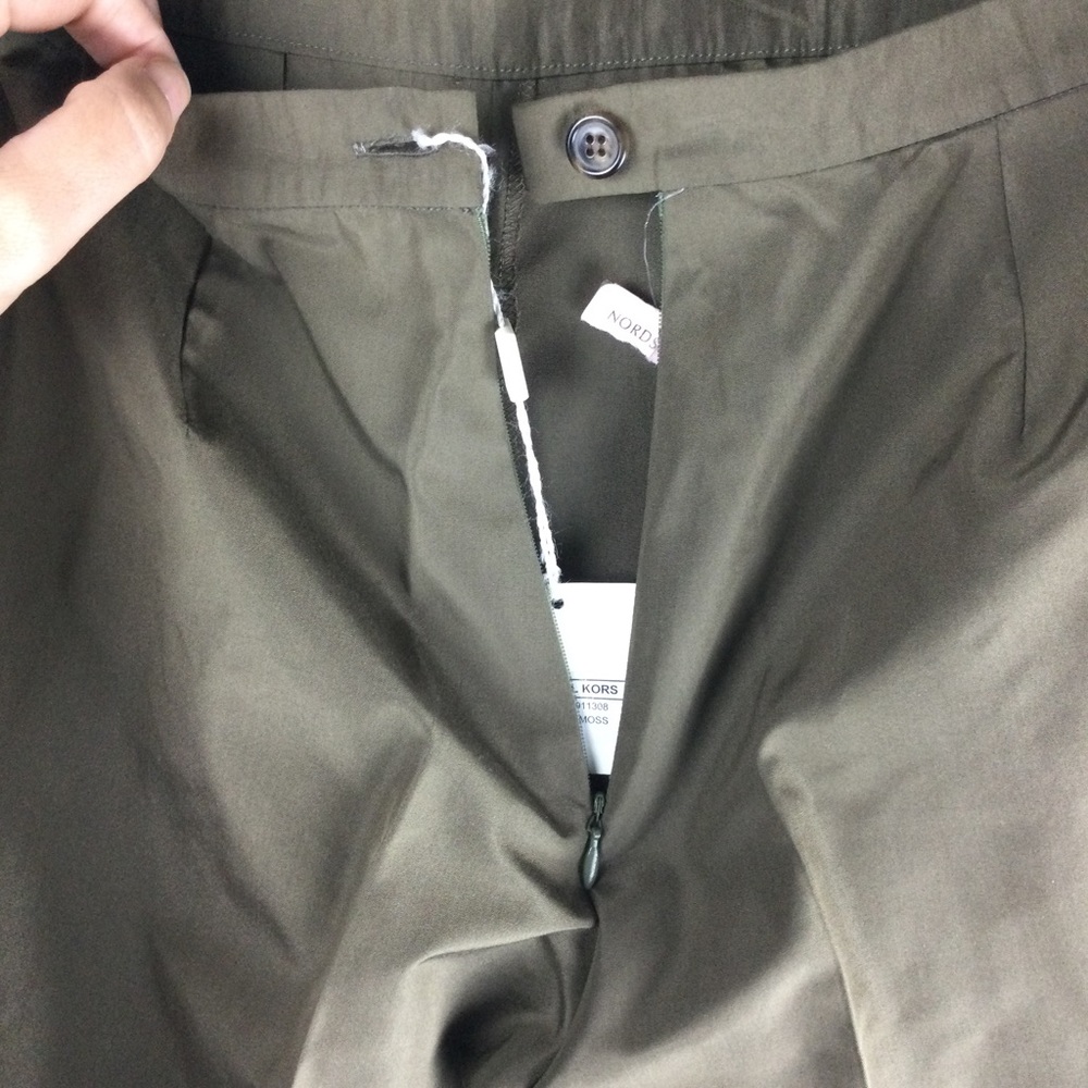 NWT Michael Kors 100% Silk High Rise Creased Front Moss Green 9” Shorts Size 4 - Picture 7 of 9